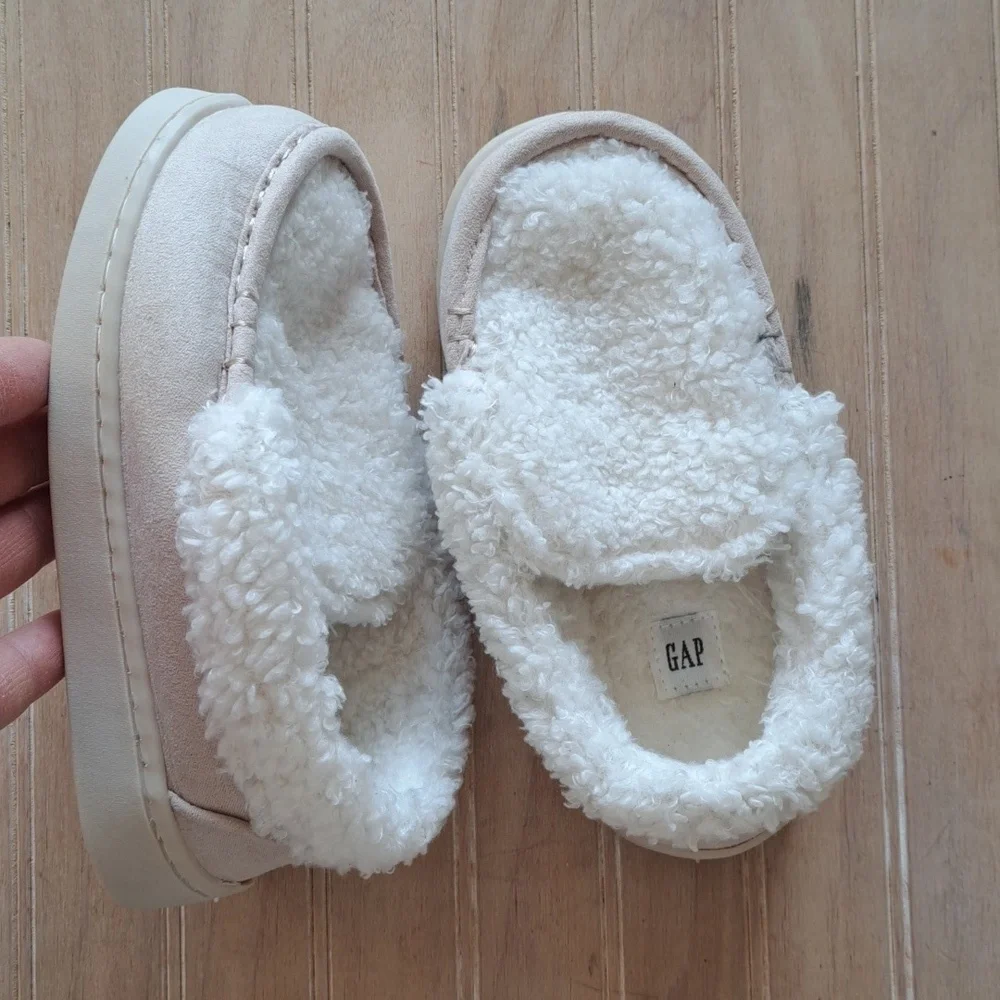 GAP Sherpa Fleece Fuzzy Slip-On Shoes Beige Cream Comfy Cozy Toddler 10–12